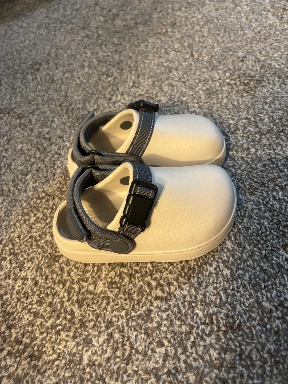Zara Cream Kids Slip-On Clogs with Gray Adjustable Strap